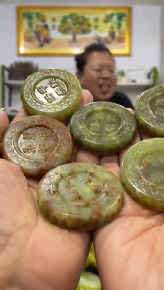 未镶嵌岫玉吊坠多样性发货发其中一件
