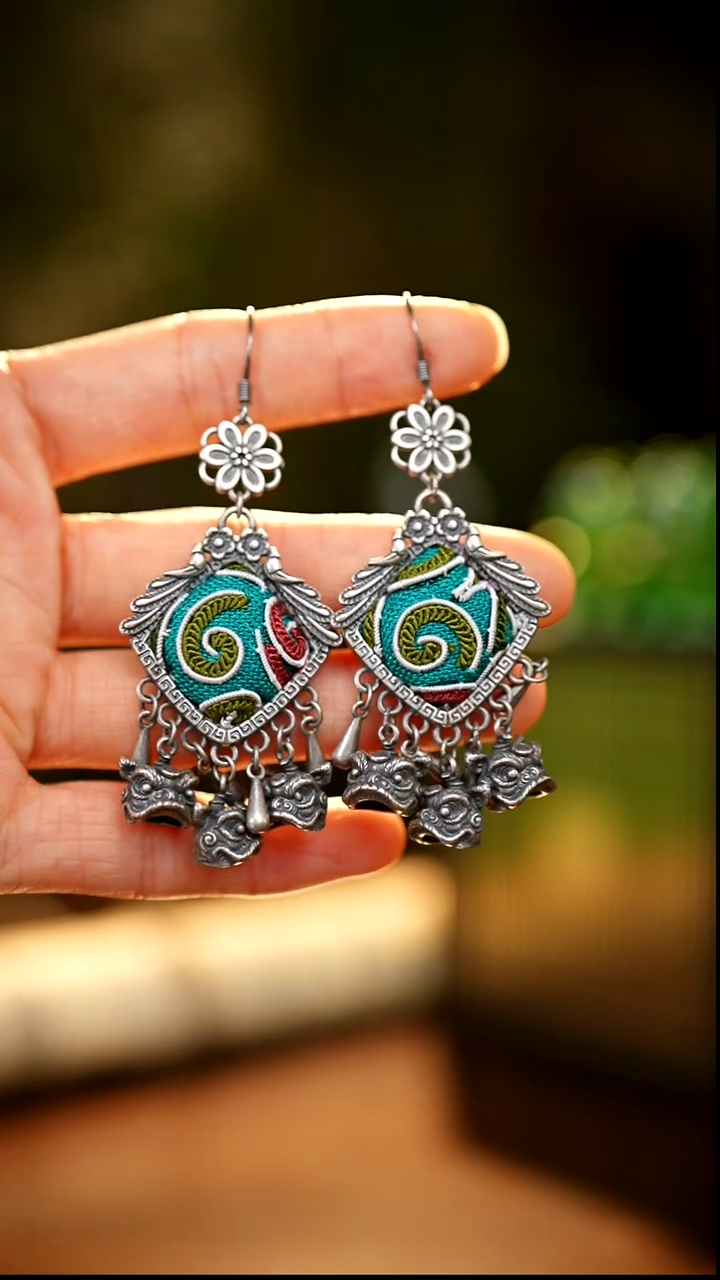 刺绣私人定制苗族手工Q362