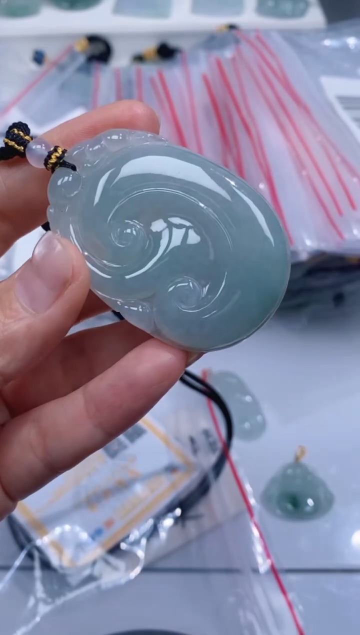 颈饰未镶嵌翡翠吊坠