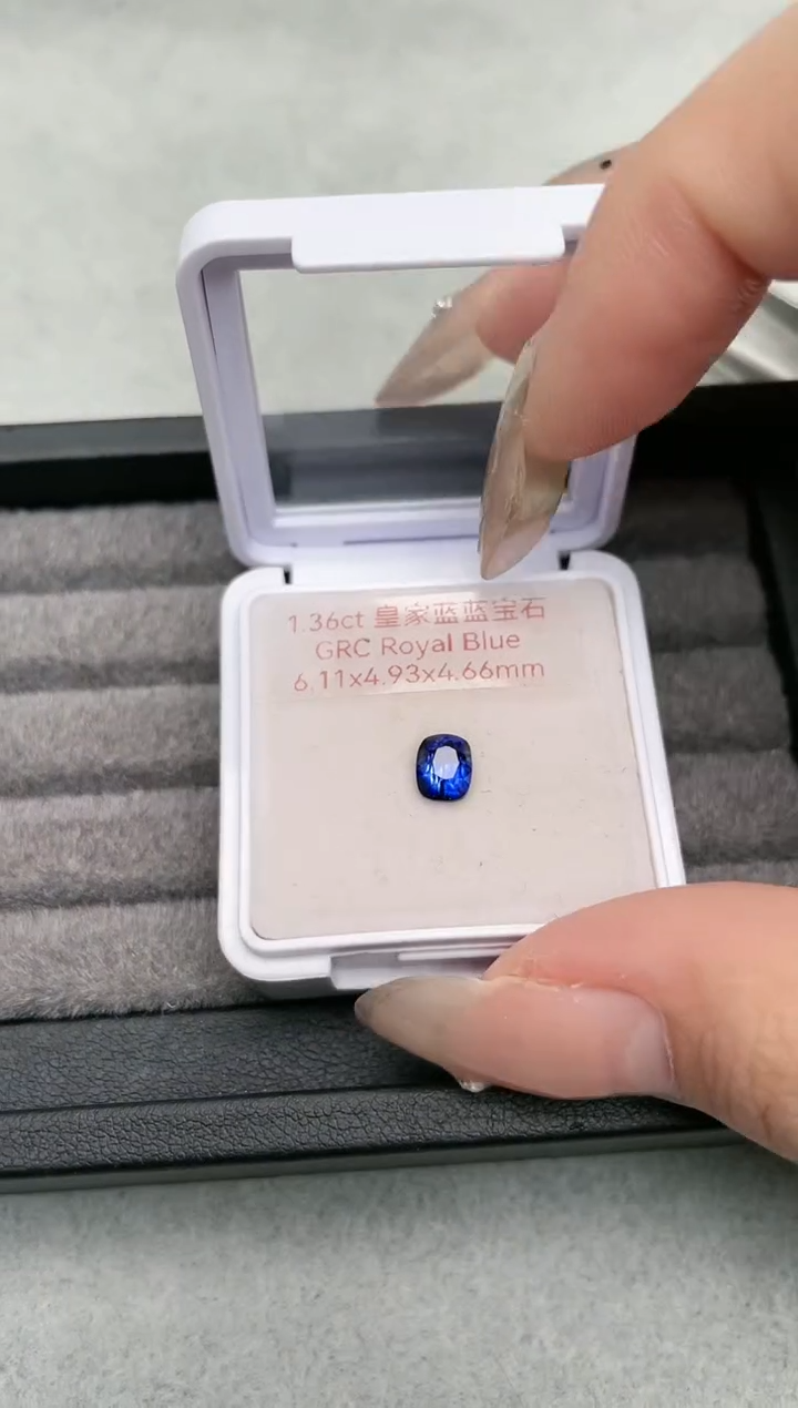 【闪购商品】蓝宝石裸石未镶嵌1.36ct皇家蓝GRC