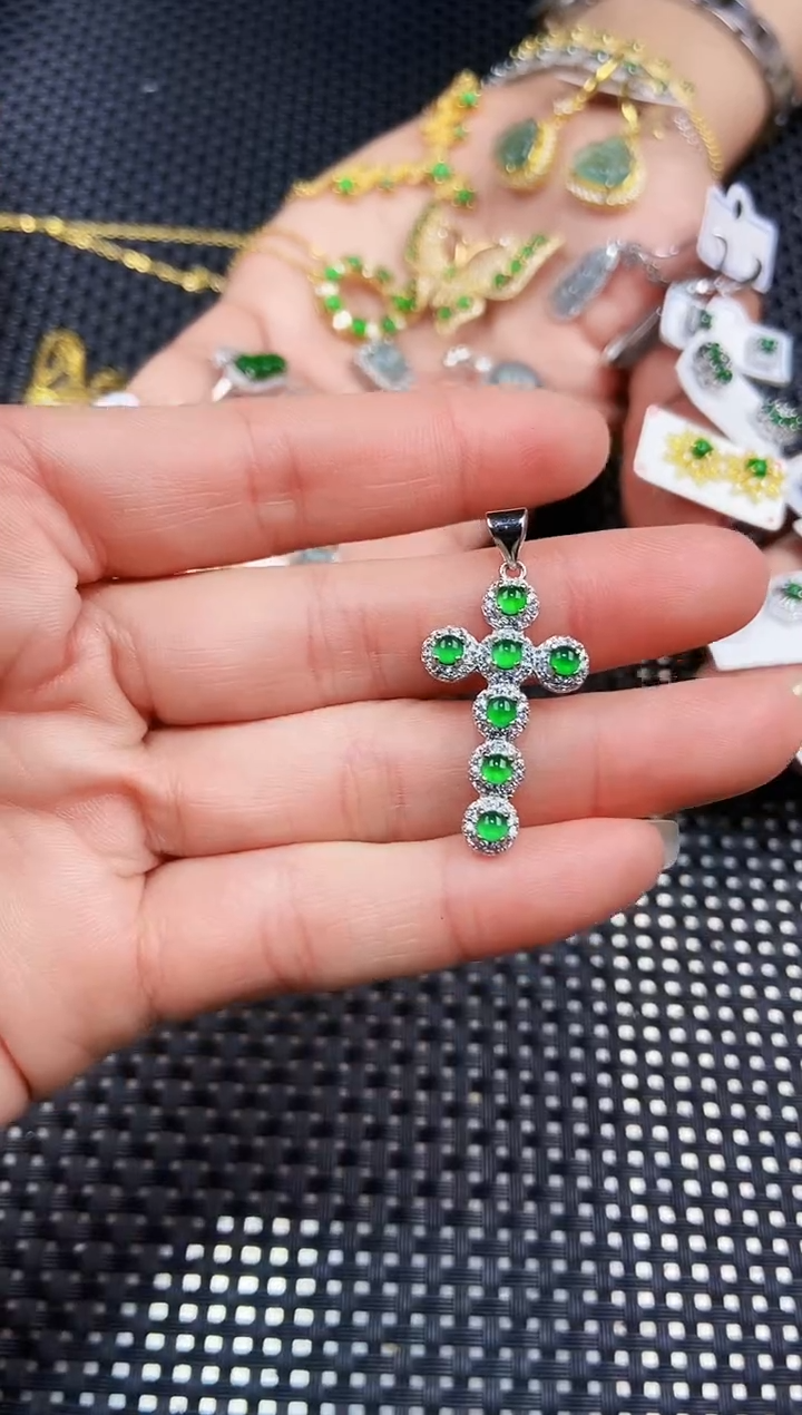 【闪购商品】翡翠吊坠(不含链)未镶嵌111111111