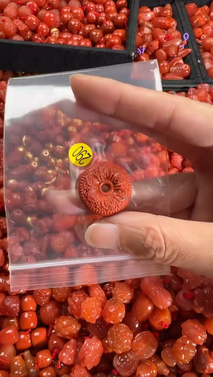 【闪购商品】南红玛瑙颈饰未镶嵌1