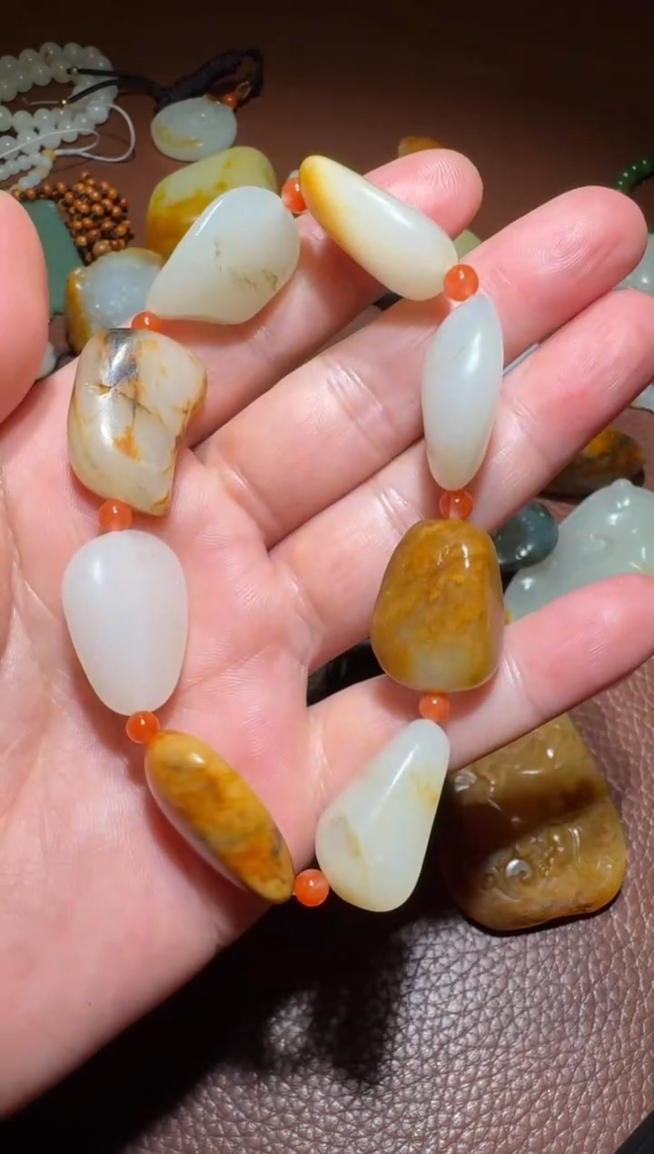 未镶嵌和田玉挂件茶**生和田玉