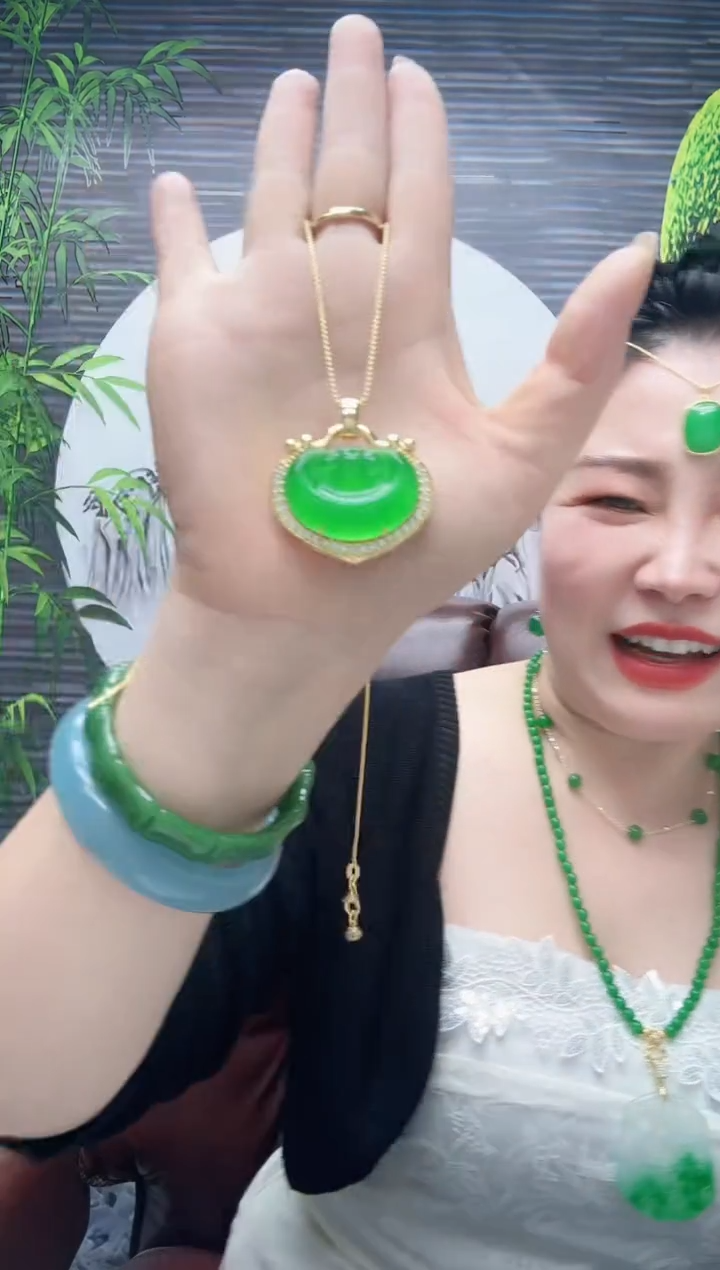 高货满绿祥云如意锁