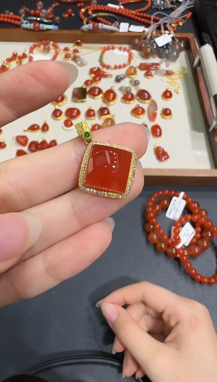 18K金镶嵌吊坠南红玛瑙X1204-223-214