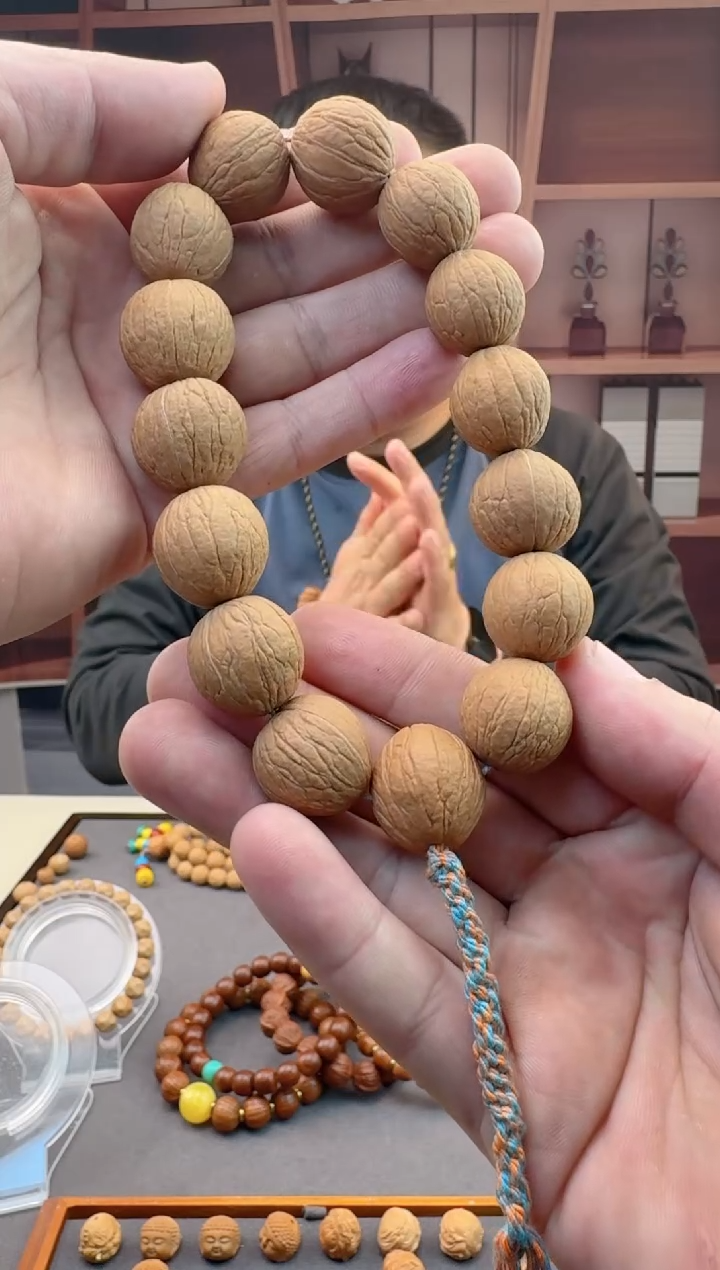 【闪购商品】猴头核桃手串光头强手持