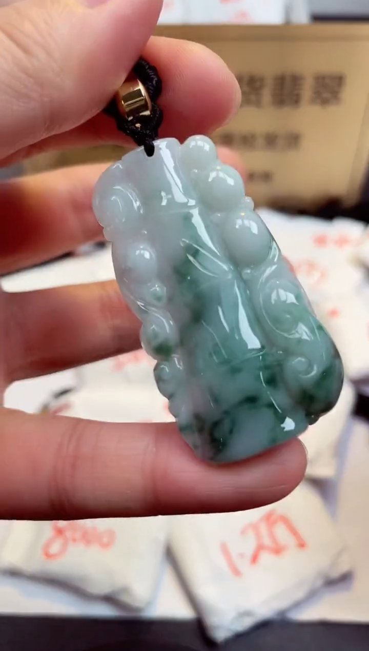 翡翠未镶嵌颈饰天然缅甸翡翠A货