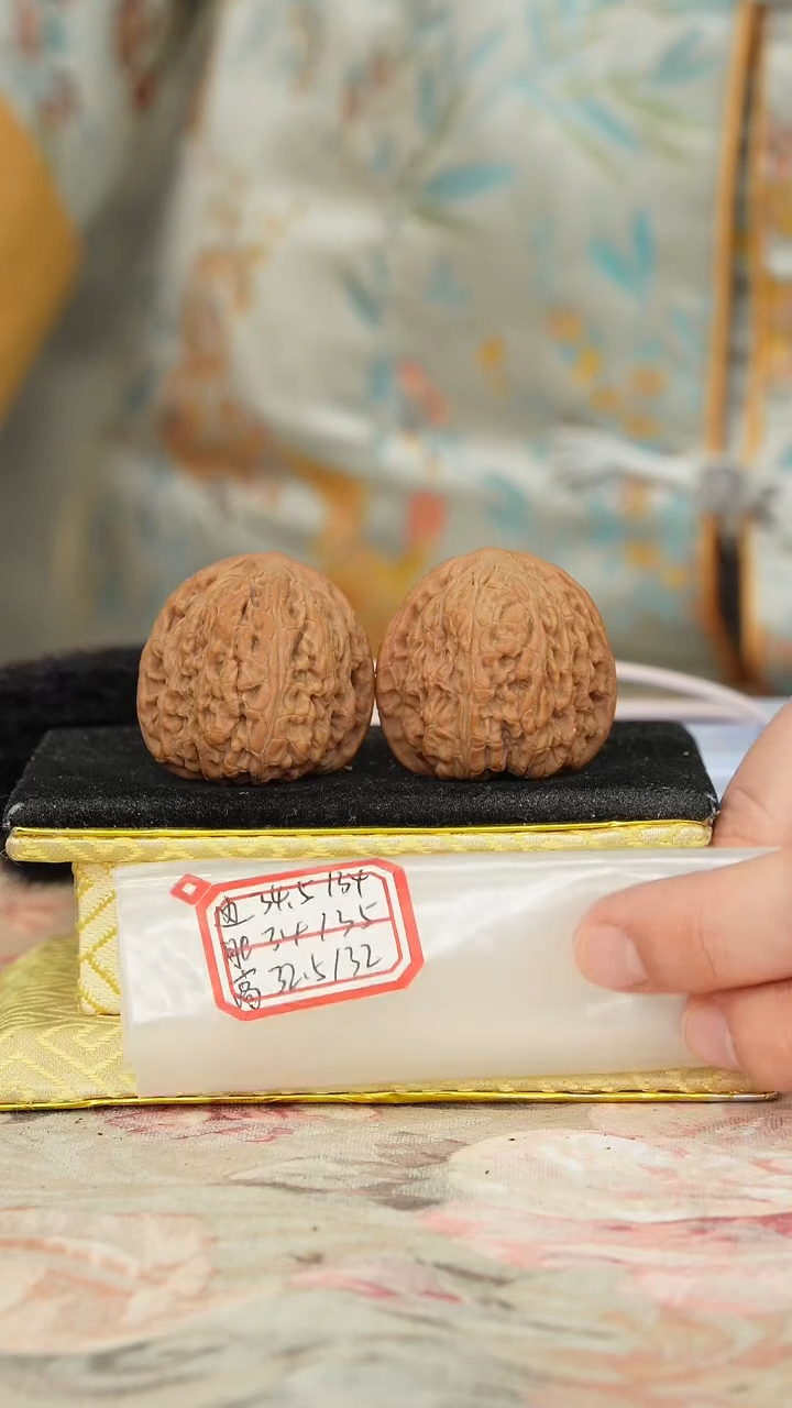 【闪购商品】文玩核桃把件密纹狮子头