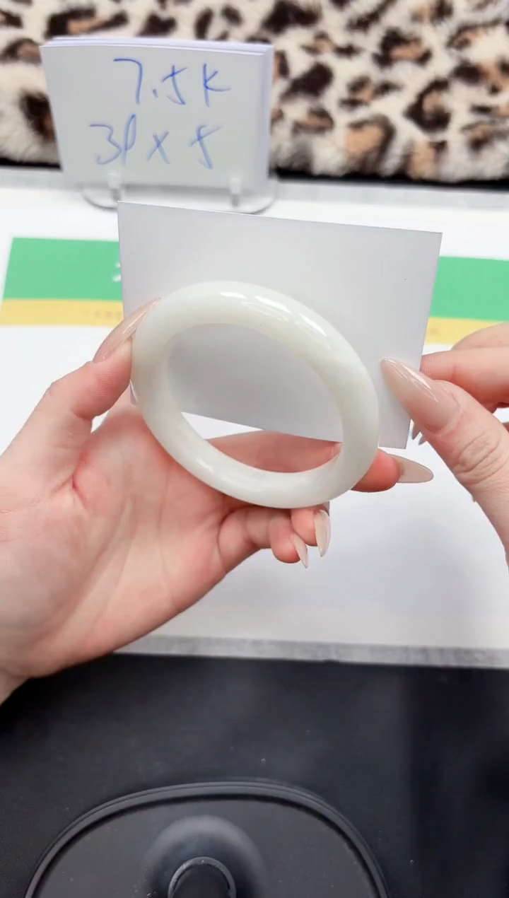 【闪购商品】石英质玉手镯未镶嵌157-62