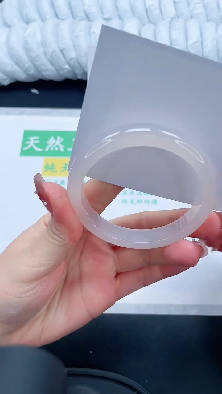【闪购商品】石英质玉手镯未镶嵌60-56.8
