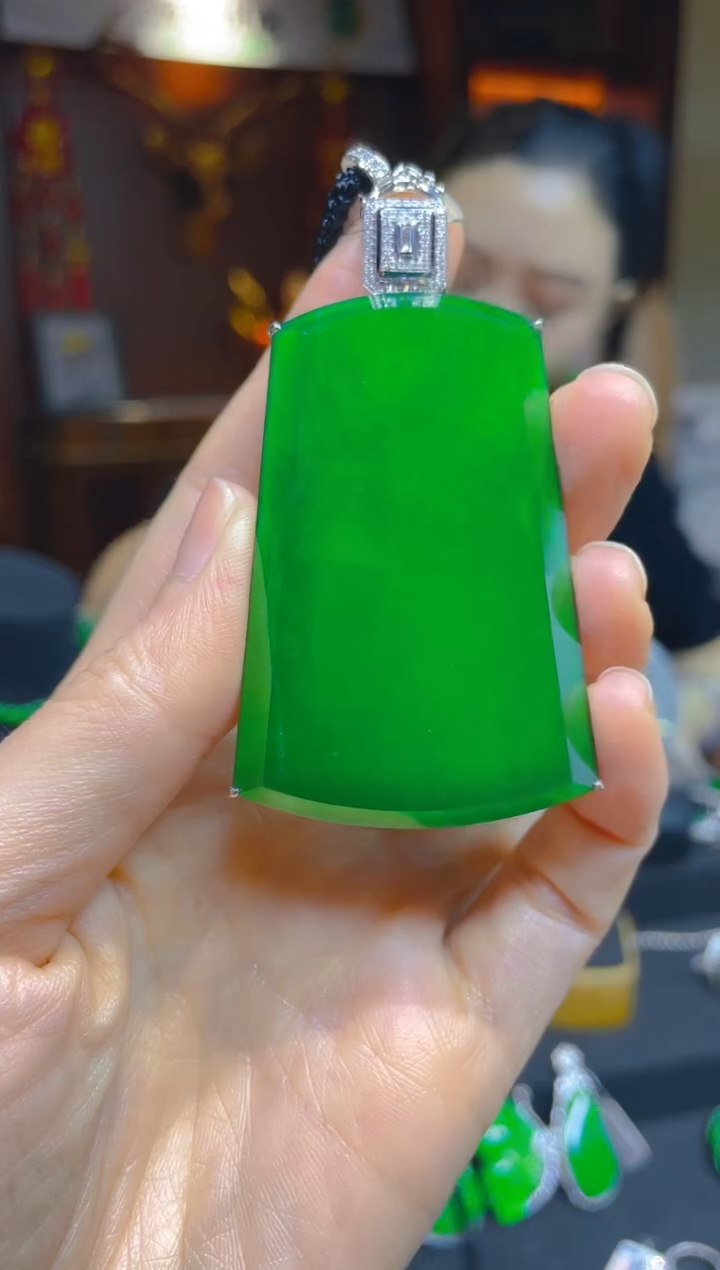 【闪购商品】翡翠颈饰18K金镶嵌123507天然A货翡翠无事牌