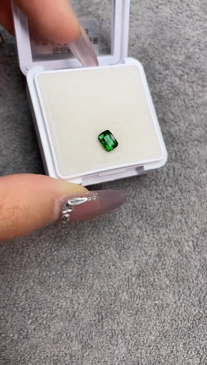 【闪购商品】石榴石（沙弗莱）裸石未镶嵌1.09克拉