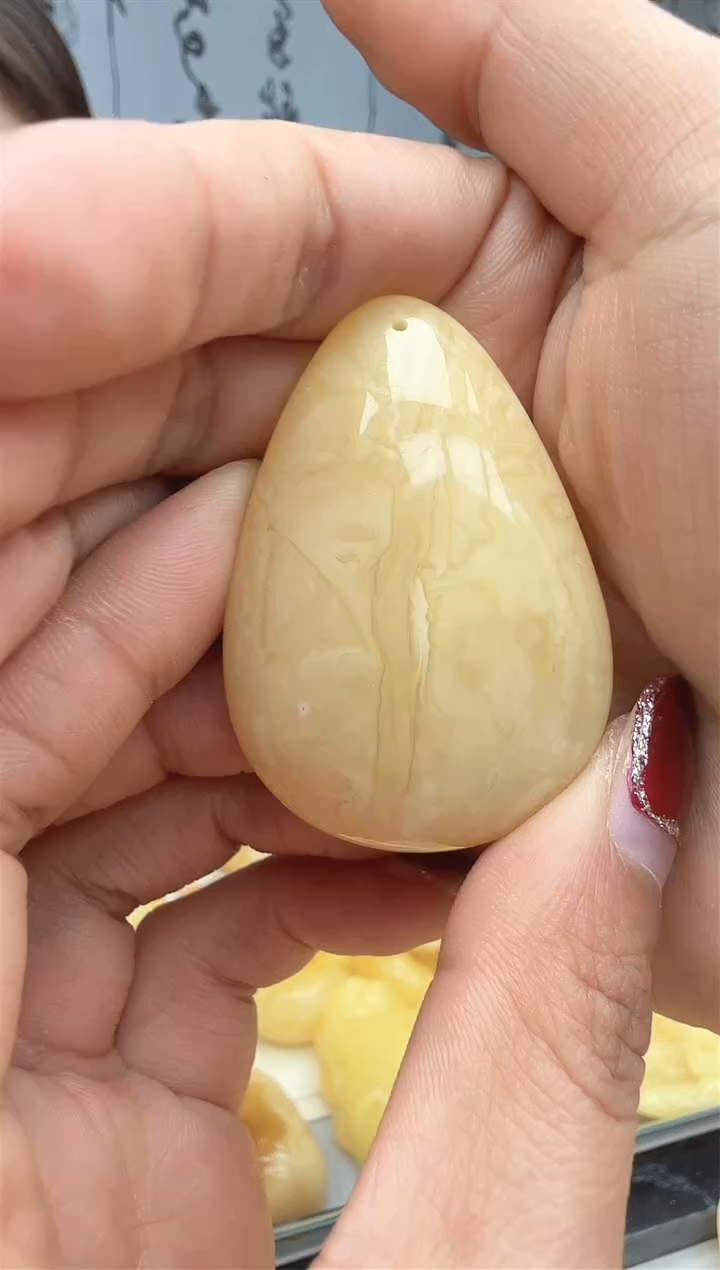 【闪购商品】琥珀裸石未镶嵌挂坠