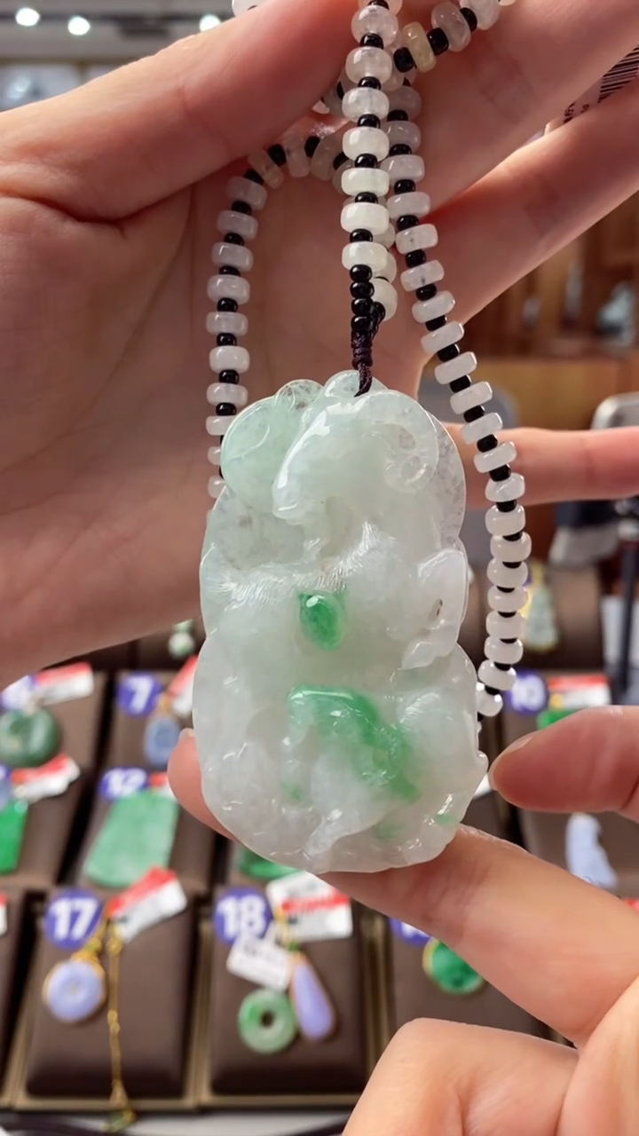 【闪购商品】翡翠颈饰未镶嵌花件