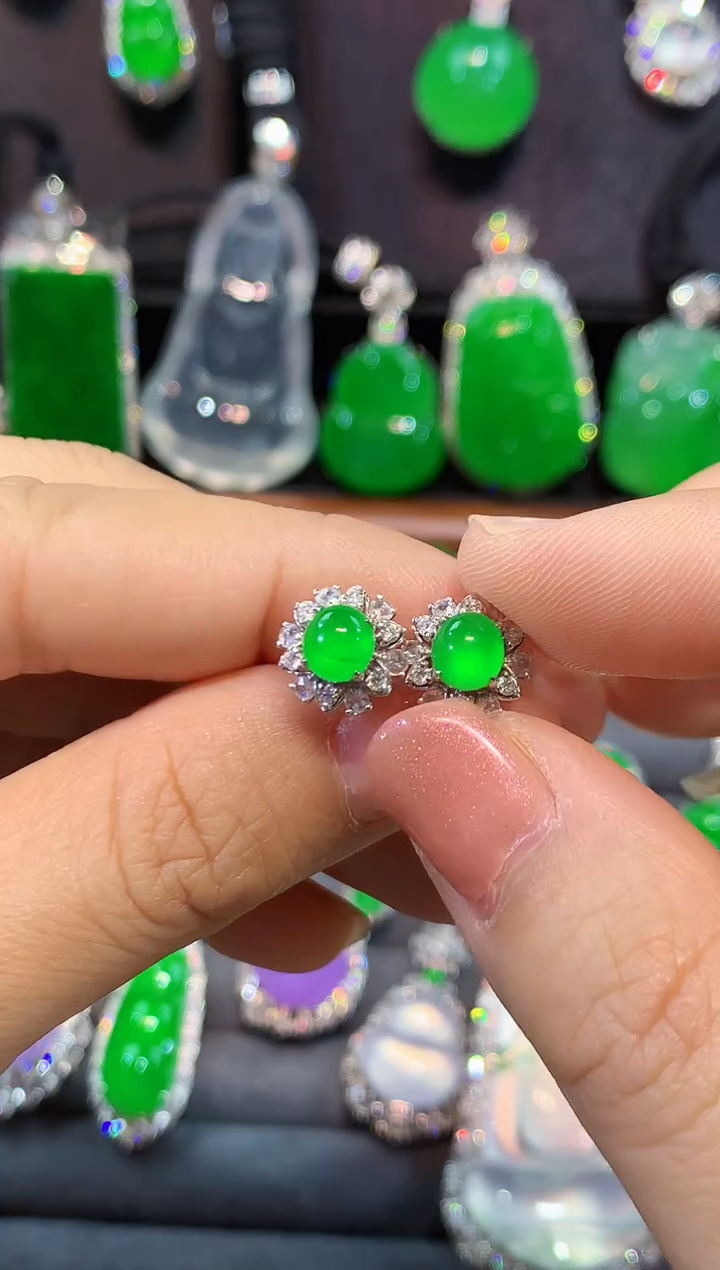 18K金镶嵌翡翠耳饰耳钉