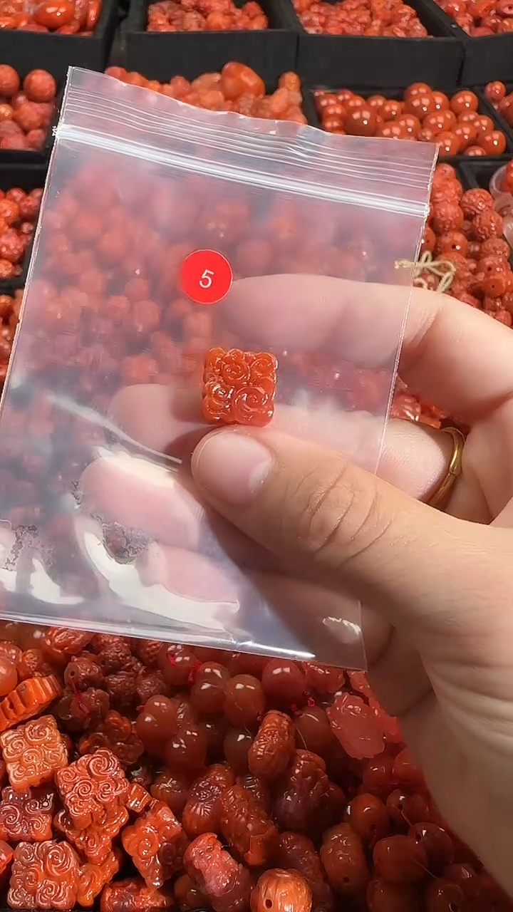 颈饰未镶嵌南红玛瑙1