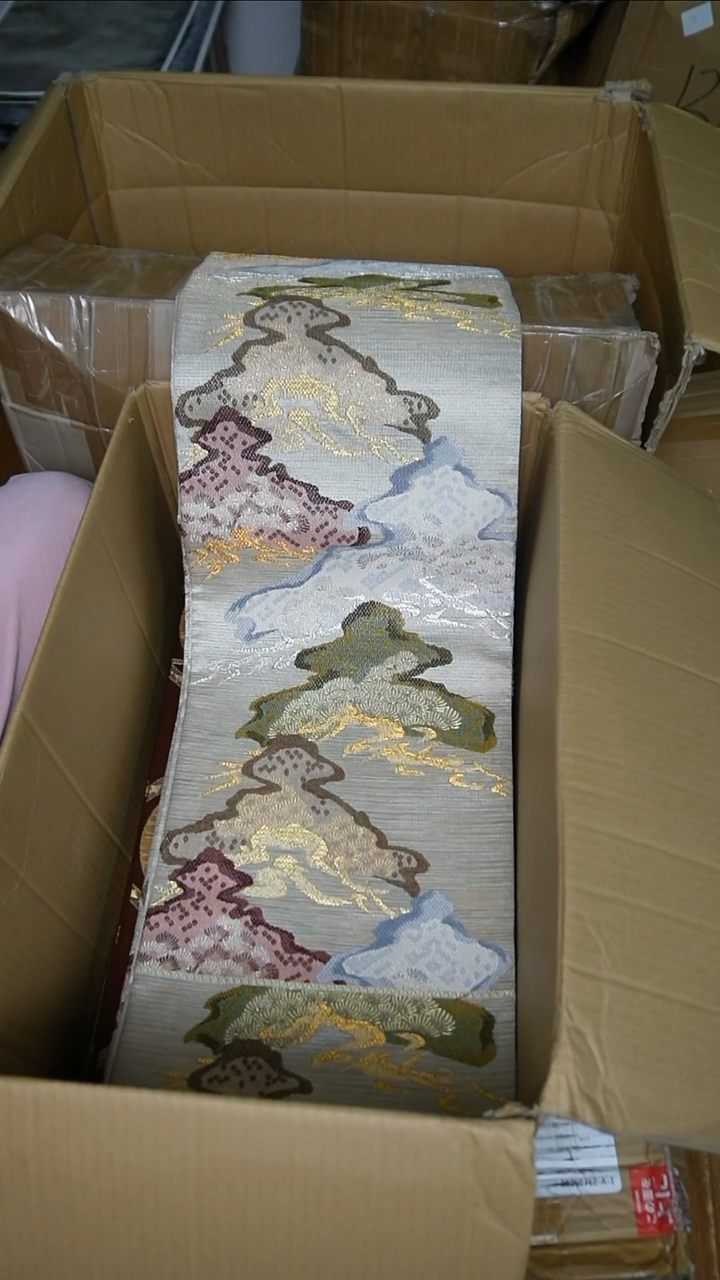 织绣3织金松树流水纹