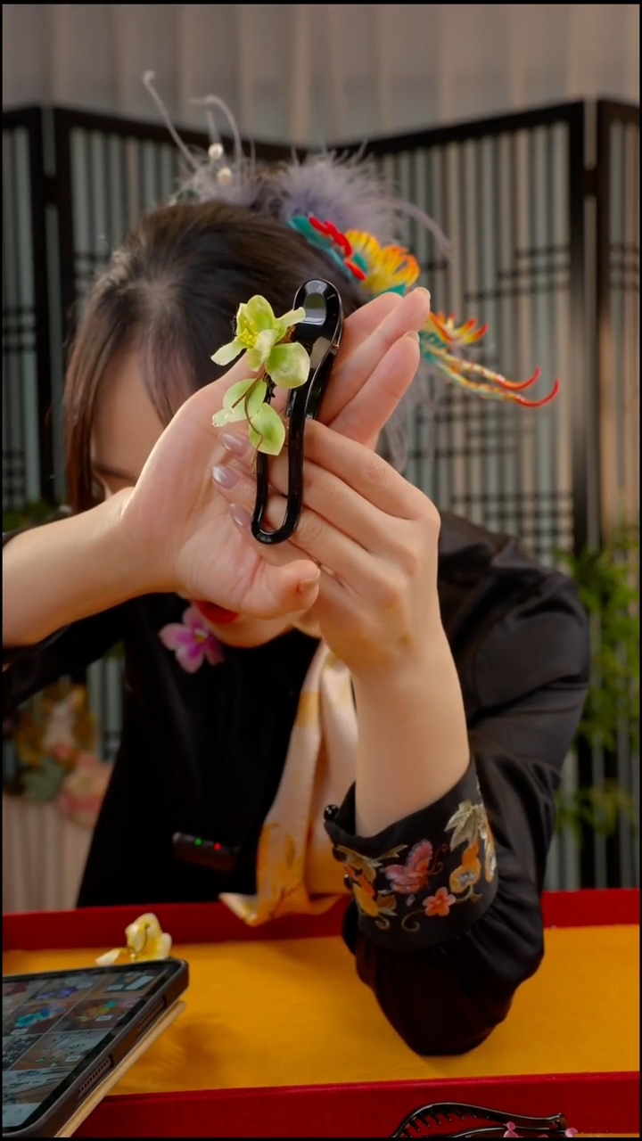 刺绣非遗苏绣绒花饰品