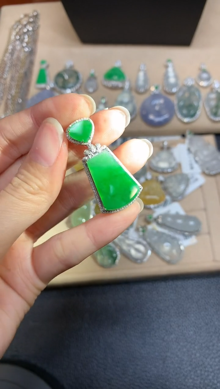 【闪购商品】翡翠颈饰18K金镶嵌【无服务费