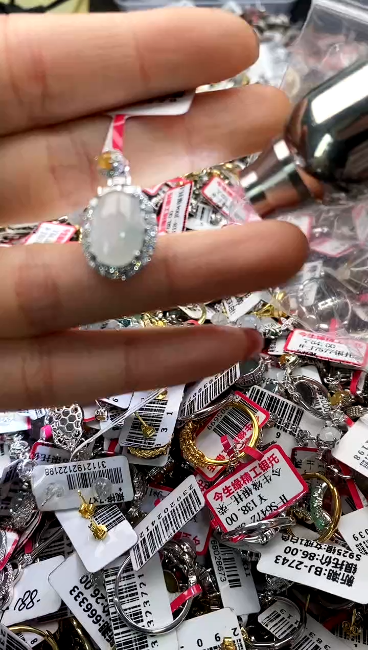 【闪购商品】翡翠戒指银S925镶嵌666666666     8