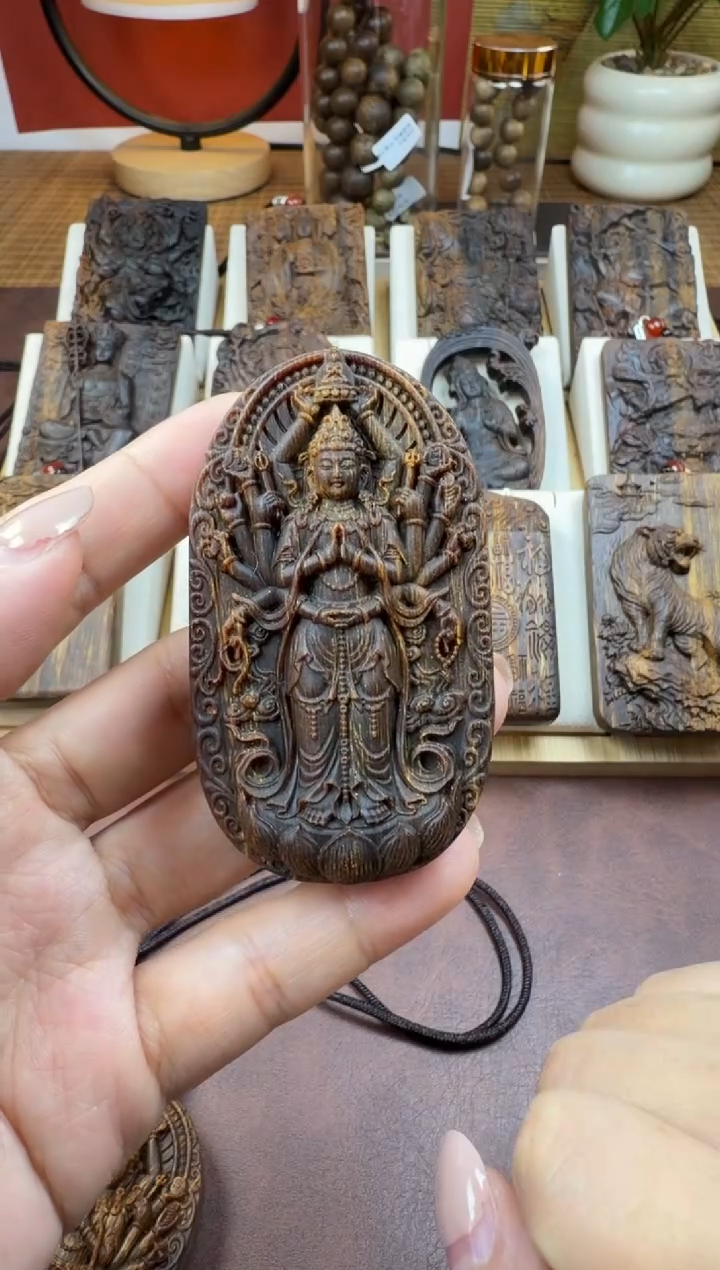 木木雕款 芽庄 站千手观音 7cm 送养香瓶