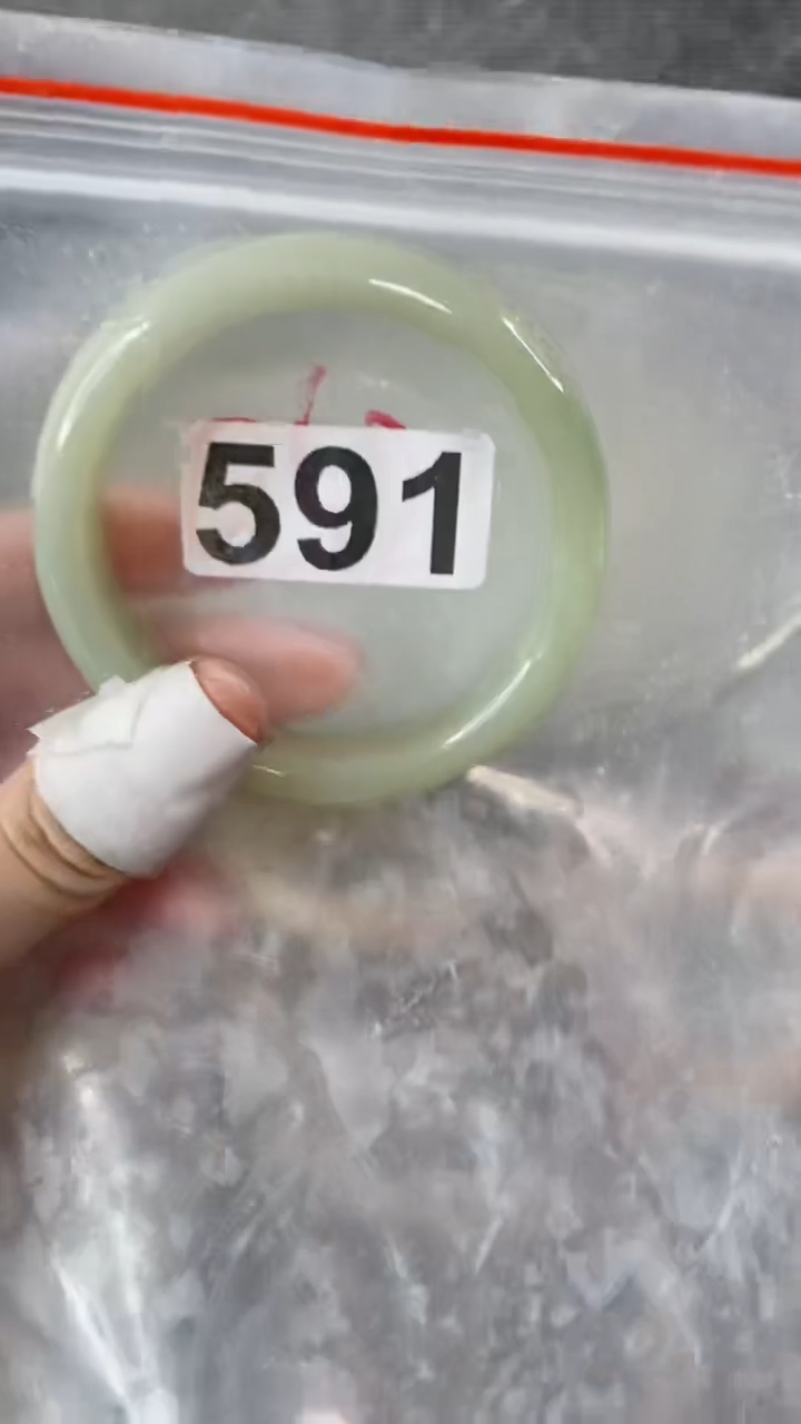 【闪购商品】石英质玉手镯未镶嵌5556+591
