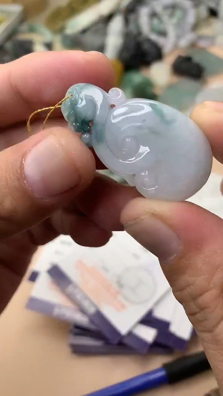 颈饰未镶嵌翡翠挂件