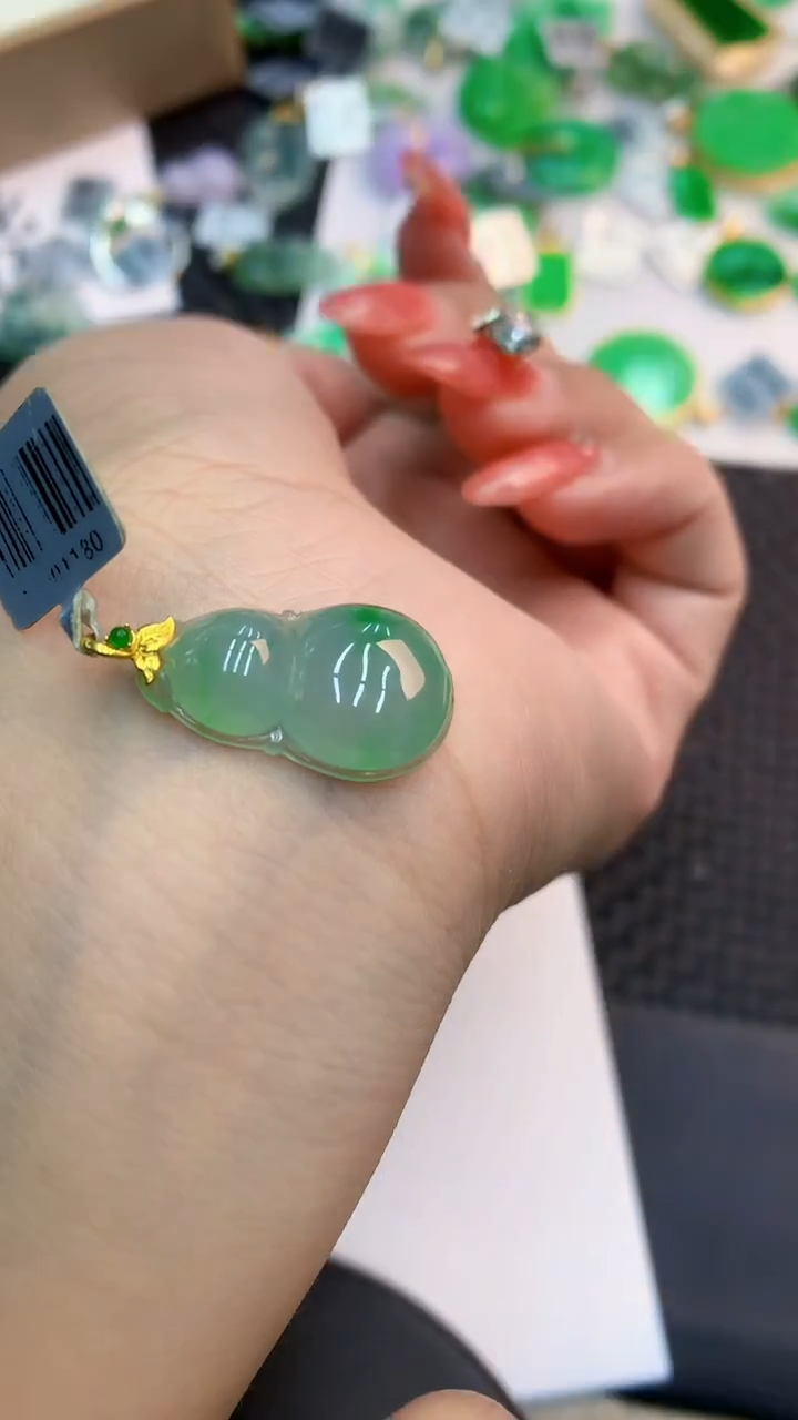 颈饰18K金镶嵌翡翠1