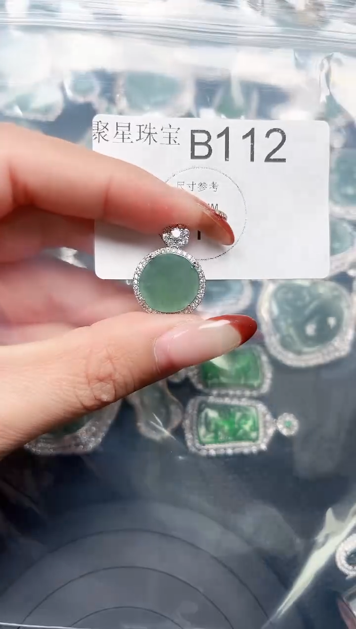 【闪购商品】翡翠颈饰未镶嵌赠皮绳112