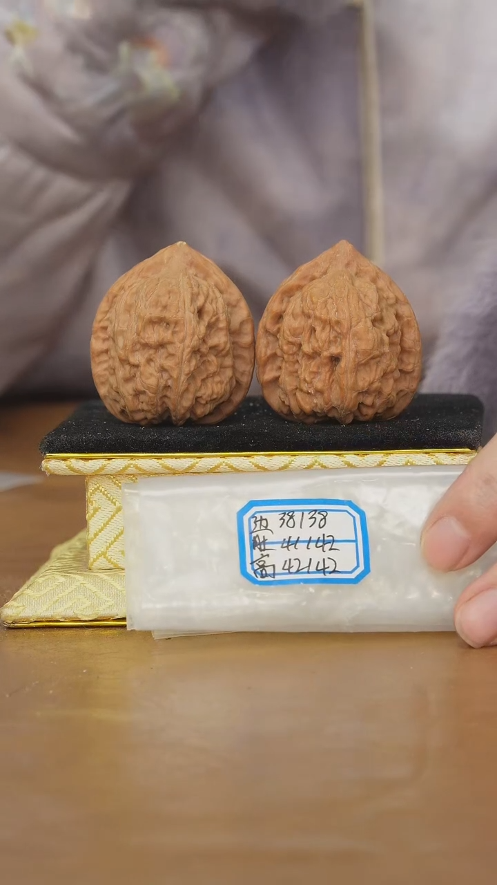 把件文玩核桃赤龙鸡心