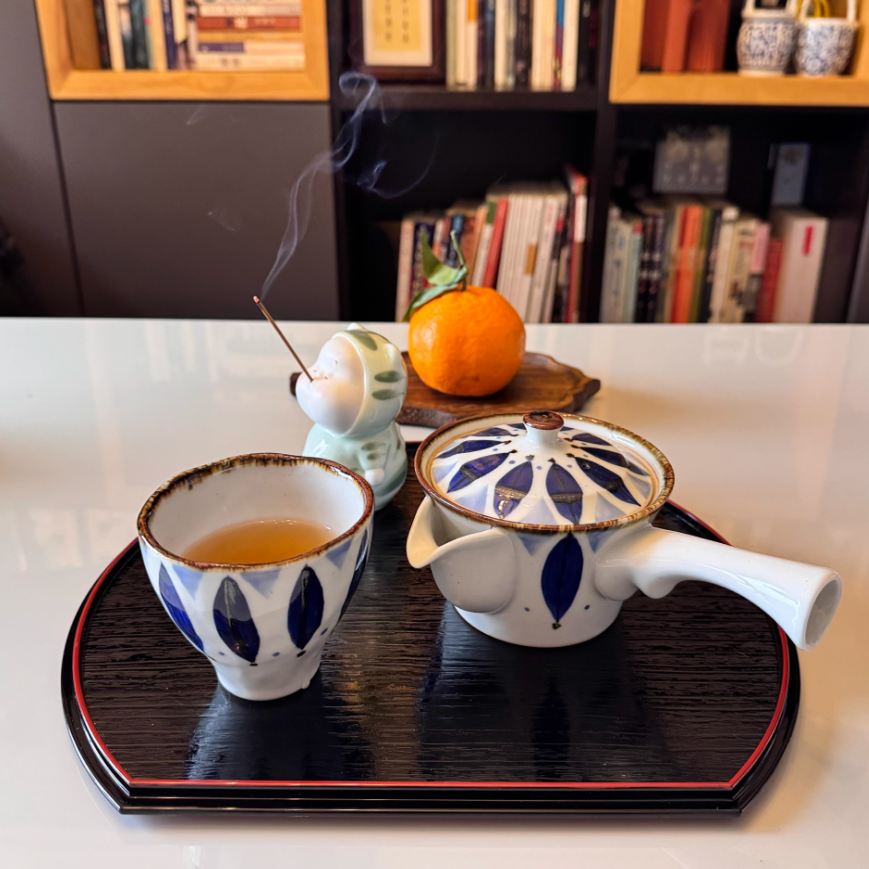 日本进口传统漆器半月盘一人食日式托盘半圆形红黑双面用茶盘