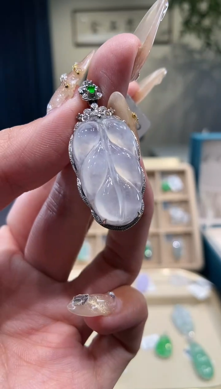 【闪购商品】翡翠吊坠(不含链)18K金镶嵌叶子