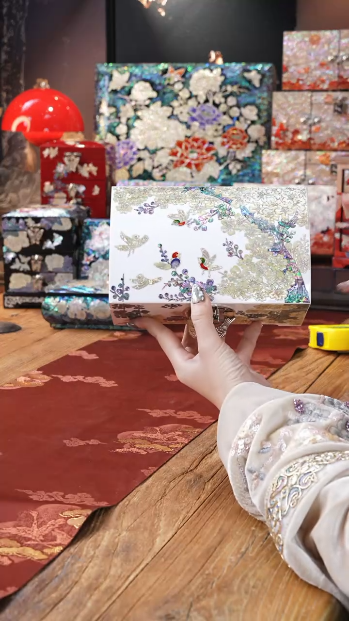 【闪购商品】瓷片豆包儿推荐螺钿摆件