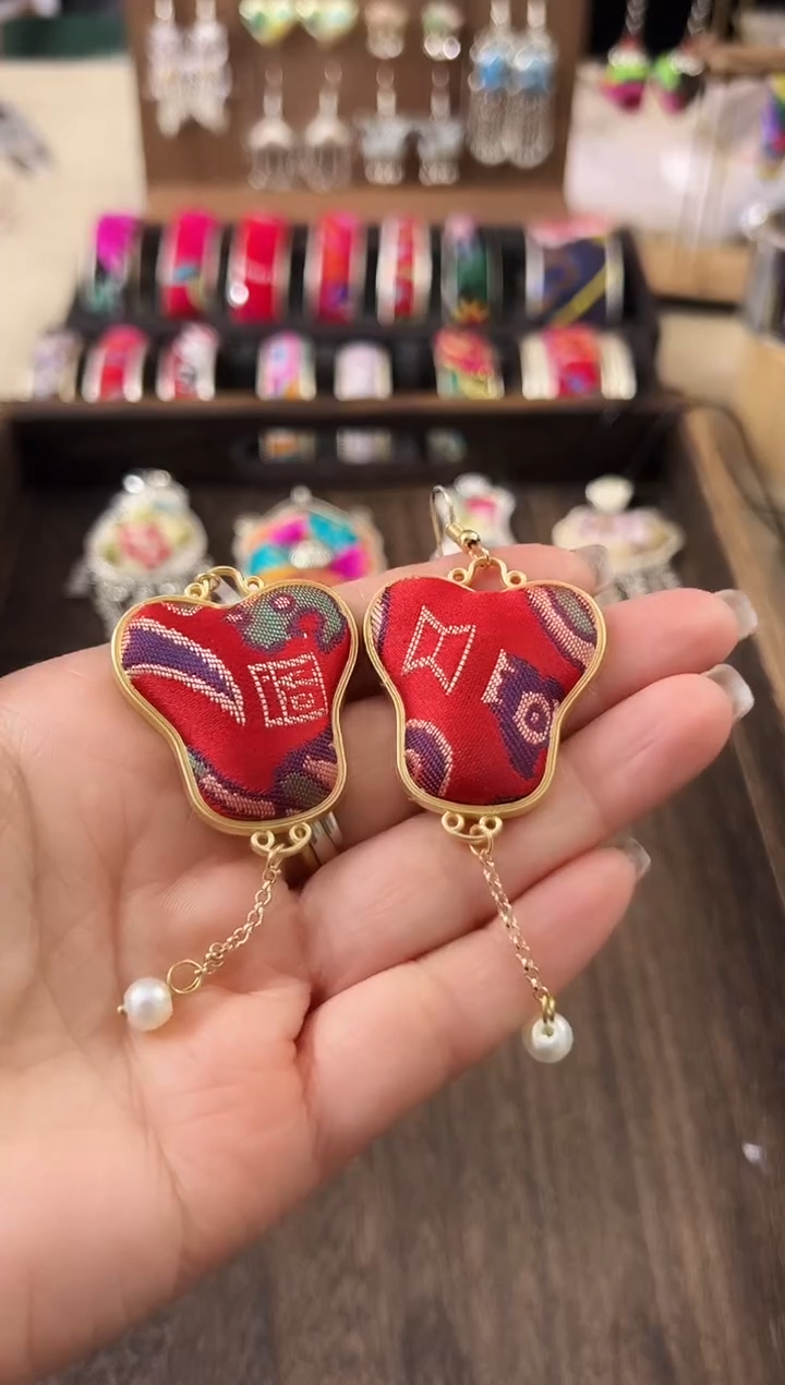 【闪购商品】织绣民族风老绣饰品135