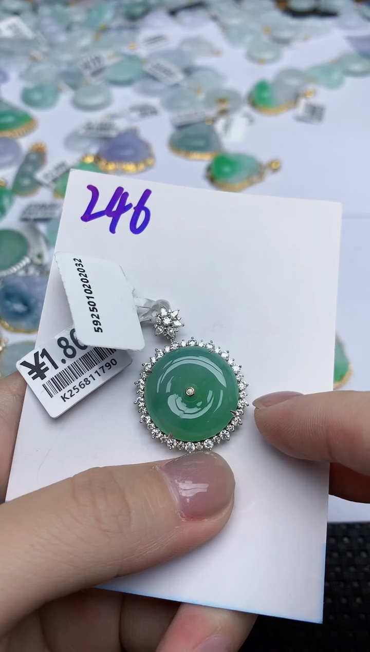 【闪购商品】翡翠颈饰18K金镶嵌天然翡翠A货