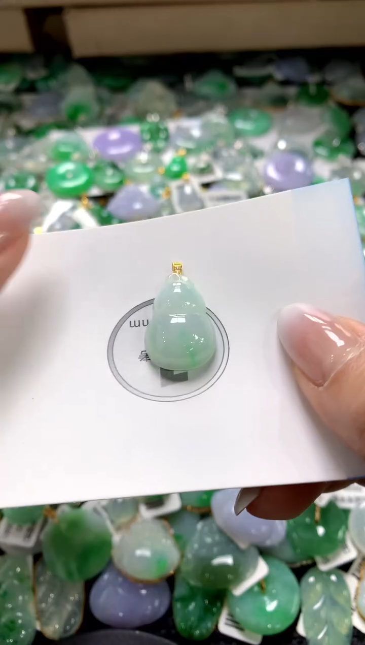 颈饰18K金镶嵌翡翠1111111111111111