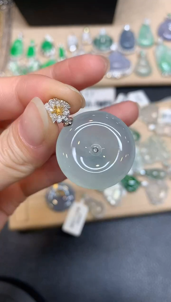 【闪购商品】翡翠颈饰18K金镶嵌平安扣【无服务费