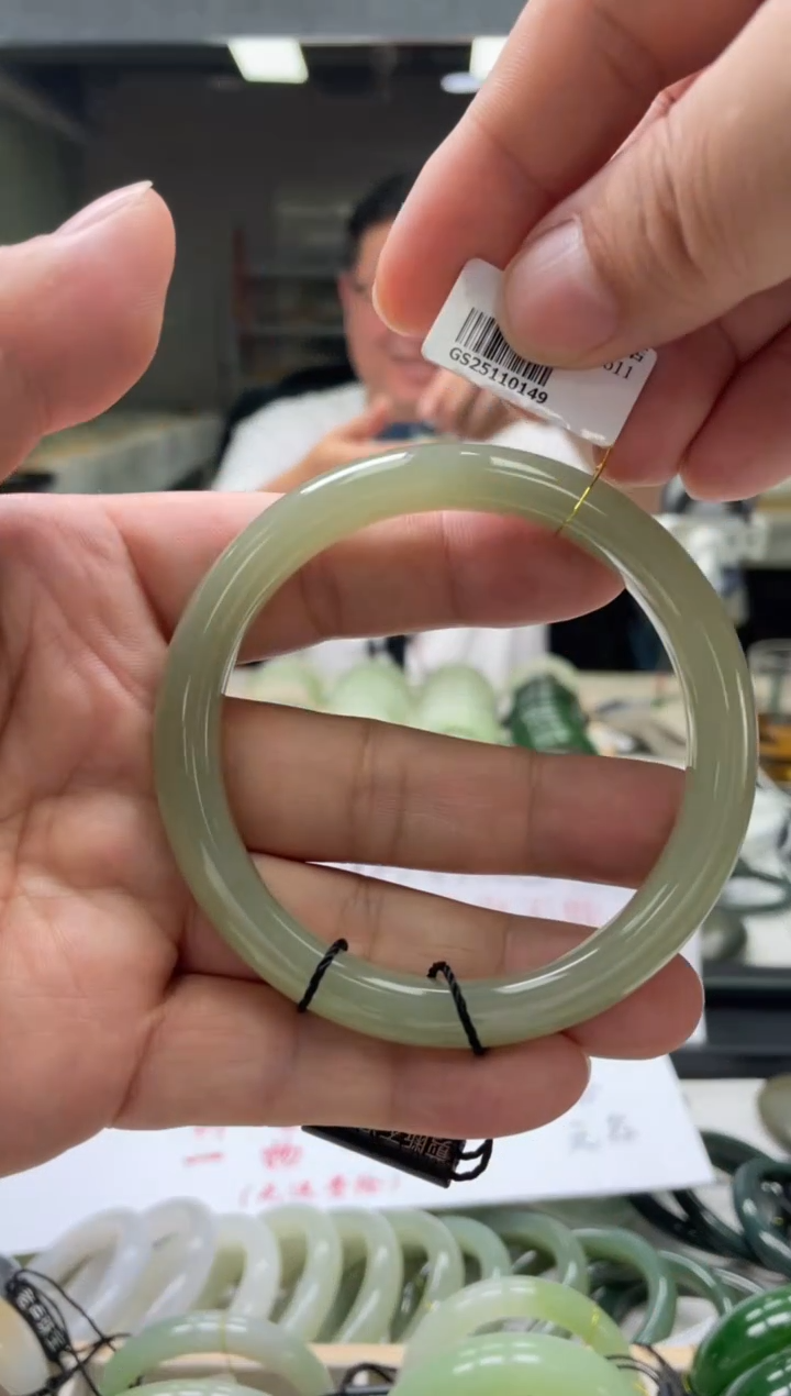 【闪购商品】和田玉手镯未镶嵌编码0149 圈口64-65