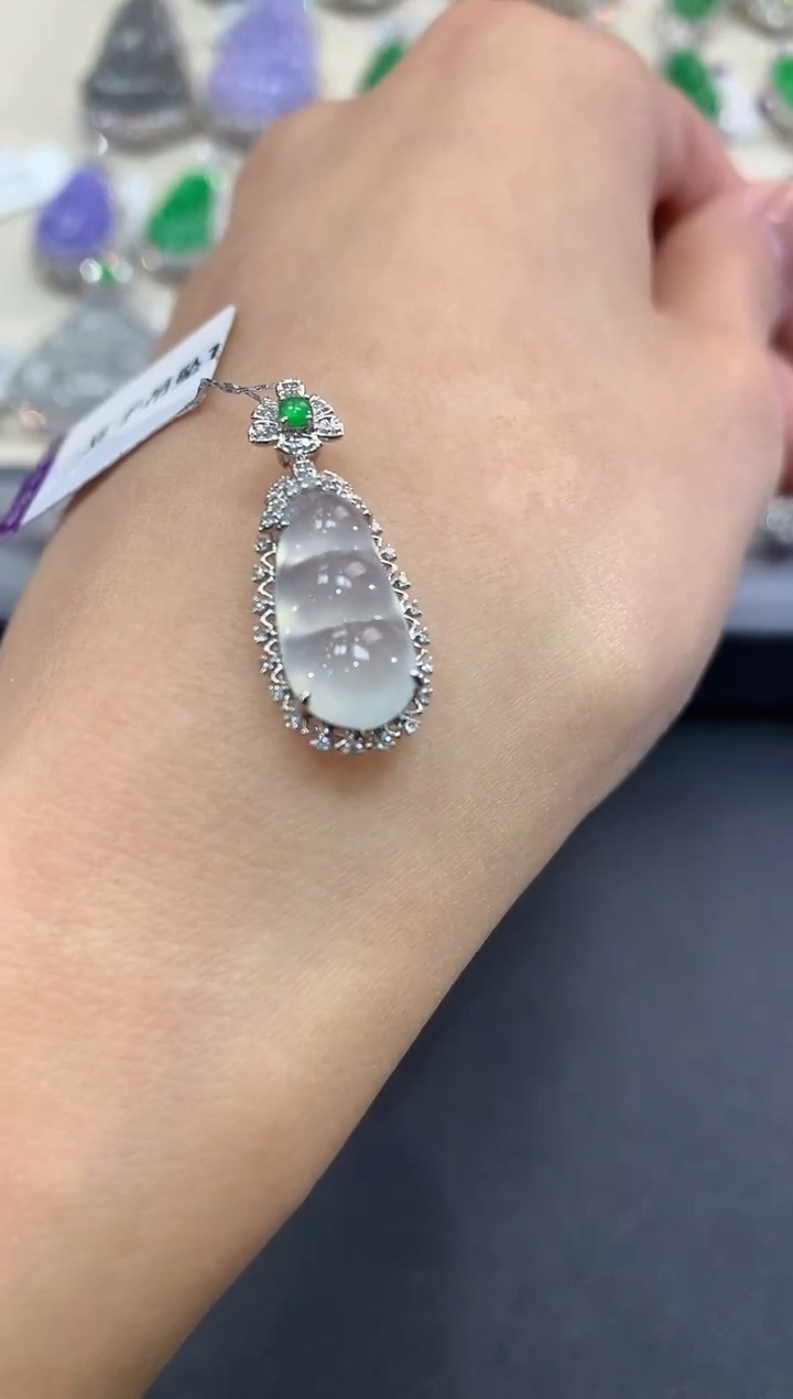 【闪购商品】翡翠吊坠(不含链)18K金镶嵌q1       