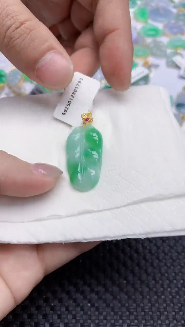 【闪购商品】翡翠颈饰18K金镶嵌天然翡翠A货