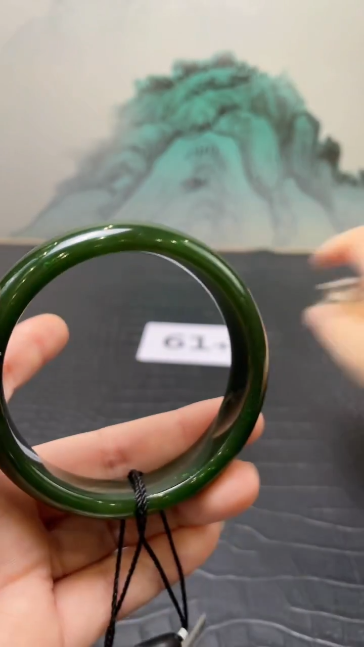 未镶嵌手镯和田玉（碧玉）钟**生61+