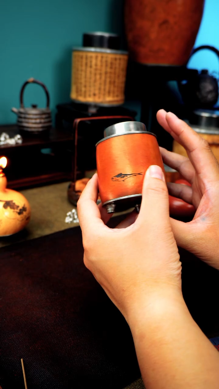 9044雕刻葫芦包锡三足茶叶罐8.7*7