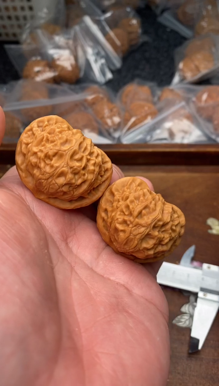 【闪购商品】文玩核桃把件B18号41尺宫灯