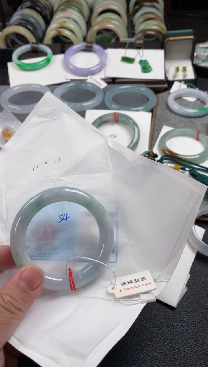 【闪购商品】翡翠手镯未镶嵌54圆条有纹裂
