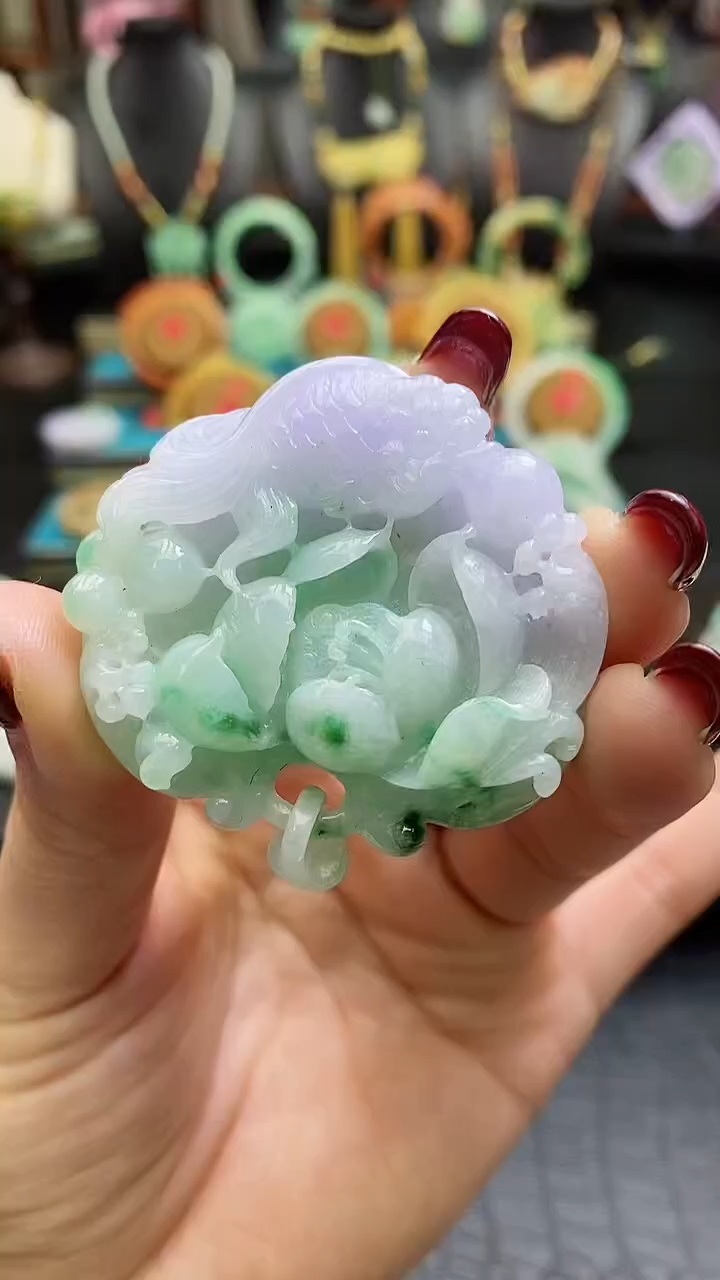 【闪购商品】翡翠颈饰未镶嵌春带彩鱼戏莲花