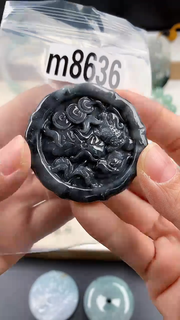 颈饰未镶嵌翡翠天然翡翠吊坠挂件