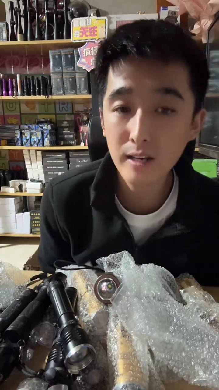 款式随机发2个不管好坏不退不换无电池