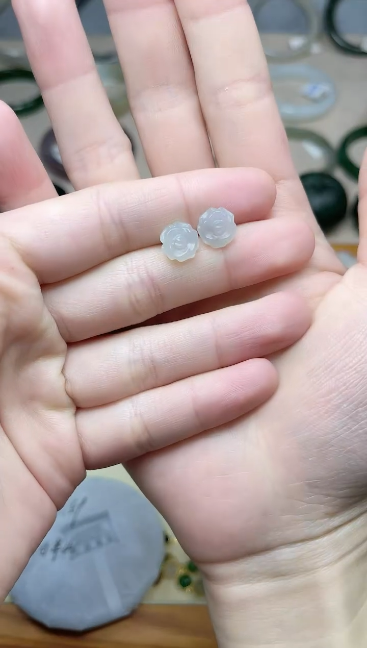 【闪购商品】和田玉耳饰银S925镶嵌花朵kk