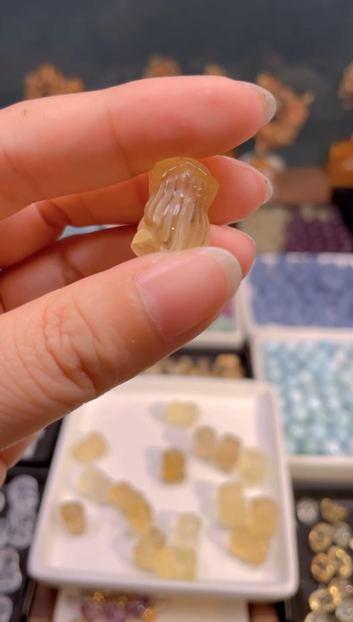 【闪购商品】水晶吊坠(不含链)未镶嵌20多样性随机发货3.8一个