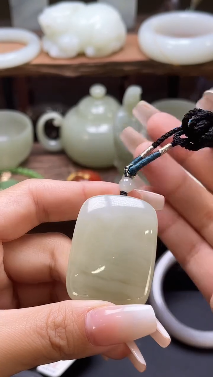 【闪购商品】和田玉吊坠未镶嵌青海烟灰光面无事牌9006768